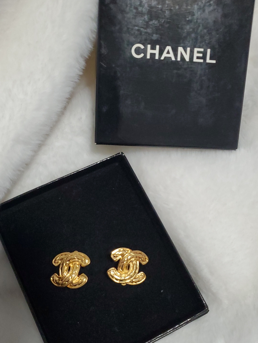 CHANEL Gold Interlocking CC Rope-Textured Clip Earrings